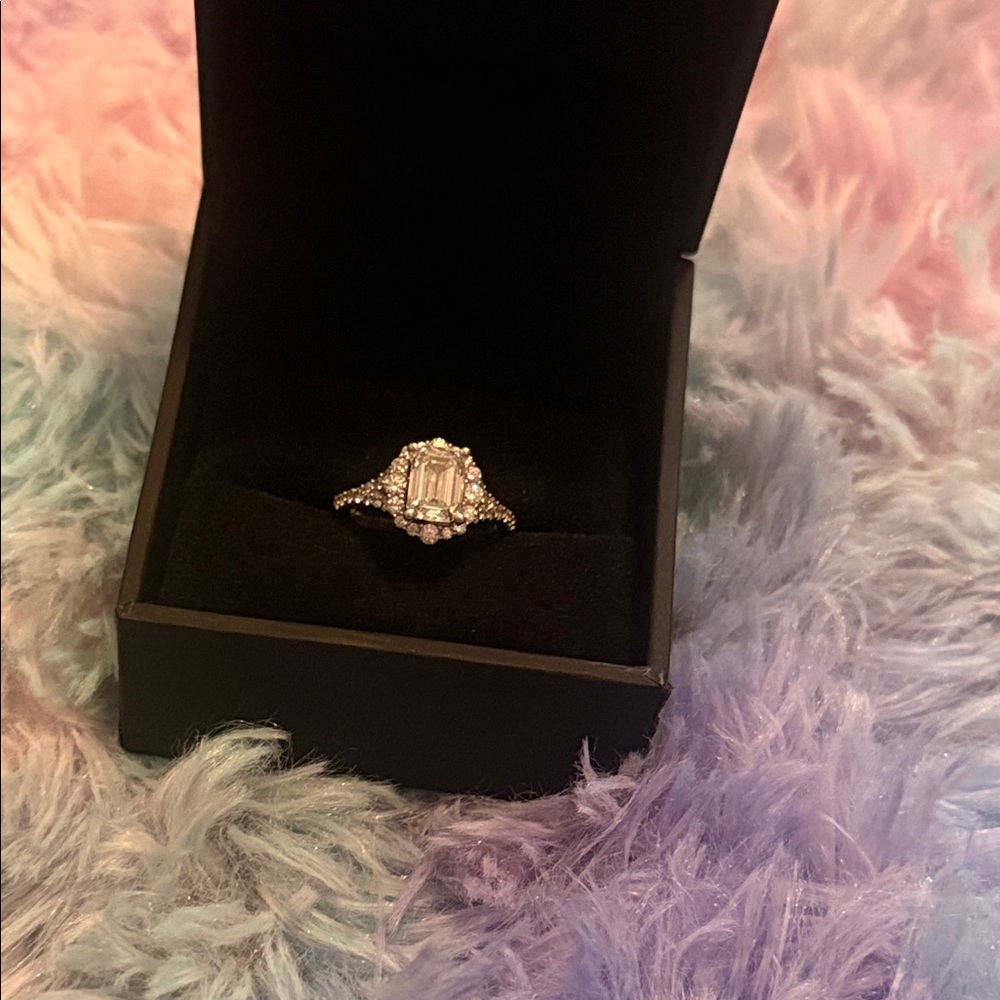 Elegant 2ct 14k diamond Ring with Clear diamond